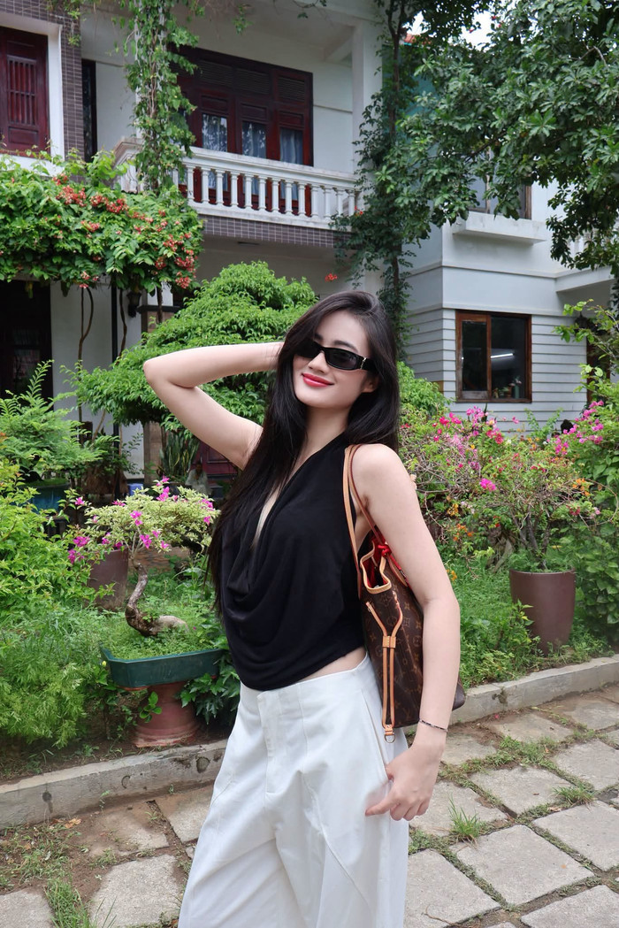 Hoa hậu Ý Nhi ngày càng trẻ trung, xinh đẹp. Nàng hậu từng chia sẻ, bữa sáng lành mạnh của cô gồm sữa và ngũ cốc, giúp cô đảm bảo năng lượng cho ngày mới.