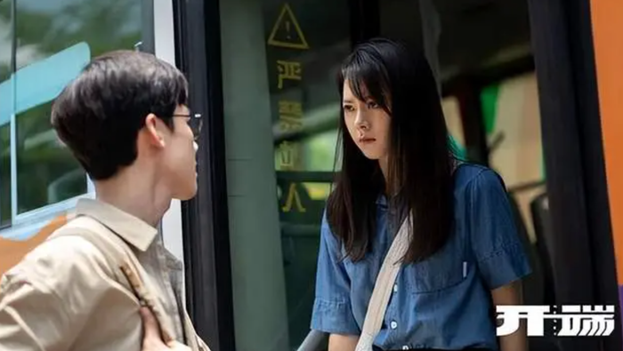 Bạch Kính Đình và Triệu Kim Mạch cuốn khán giả vào vòng lặp thời gian ngẹt thở cùng vụ án nổ xe buýt trong Khai Đoan. Ảnh: NSX