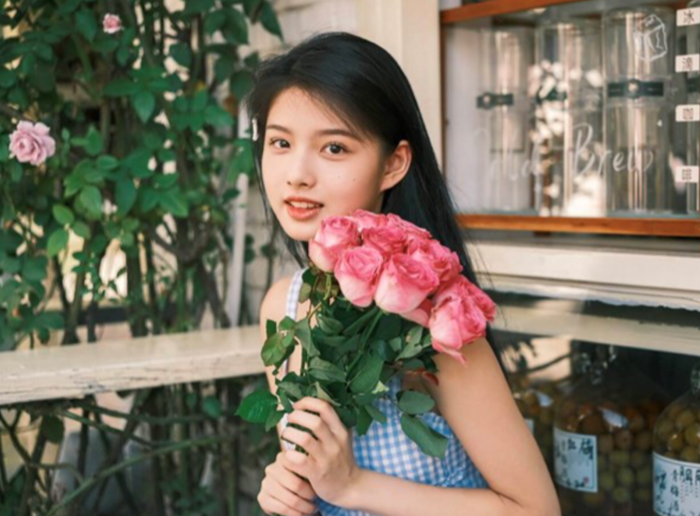 Nữ diễn viên Trung Quốc Ngải Mễ. Ảnh: Weibo