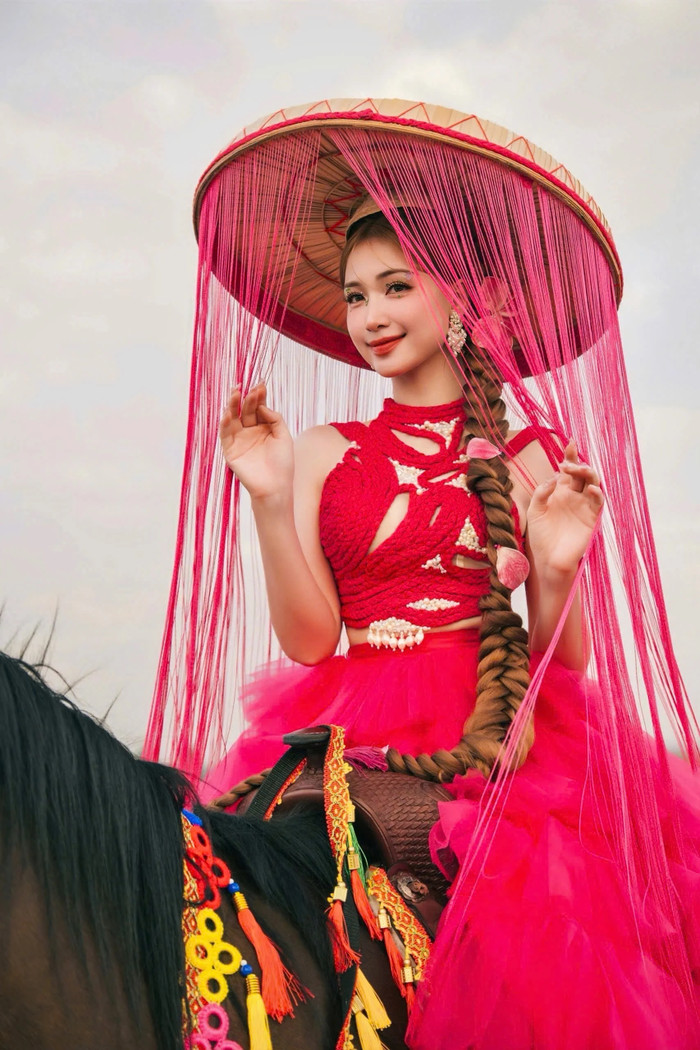 Hòa Minzy từng gây tiếng vang lớn với Bắc Bling, sản phẩm lấy cảm hứng từ văn hóa Bắc Ninh và hình ảnh vùng đất Kinh Bắc.&nbsp;
