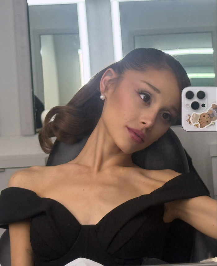 Ariana Grande ngầm xác nhận quay lại với người yêu cũ sau 10 năm chia tay Ảnh 1
