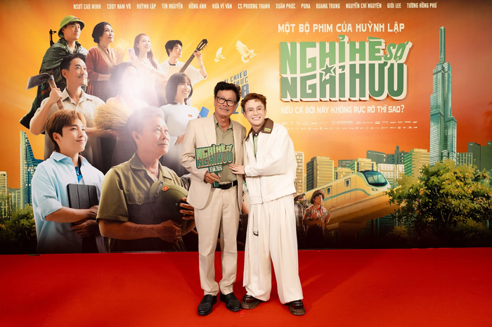 NSƯT Cao Minh lần đầu đảm nhận vai chính điện ảnh (ông nội Thời) ở tuổi 65 trong bộ phim điện ảnh Nghỉ Hè Sợ Nghỉ Hưu do Huỳnh Lập đạo diễn.