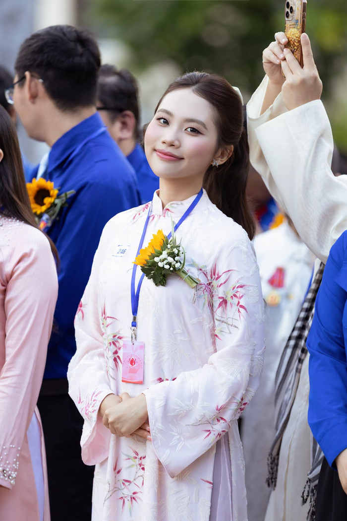 Nhìn vào thành tích mới nhất của MV, lựa chọn quay trở lại con đường âm nhạc của Phương Mỹ Chi dường như đang cho thấy sự đúng đắn. Ảnh: FBNV
