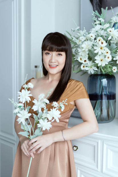 Ở tuổi 50, nghệ sĩ Vân Dung hiện có cuộc sống bình yên, trọn vẹn bên gia đình.