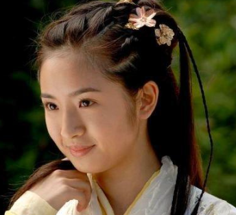 Nét tinh nghịch, lanh lợi làm nên sức hút riêng của Hoàng Dung.