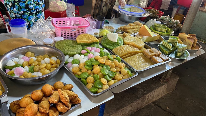 Những loại bánh dân dã ở chợ quê tại Đồng Tháp. Ảnh: Street Food Thảo Vy