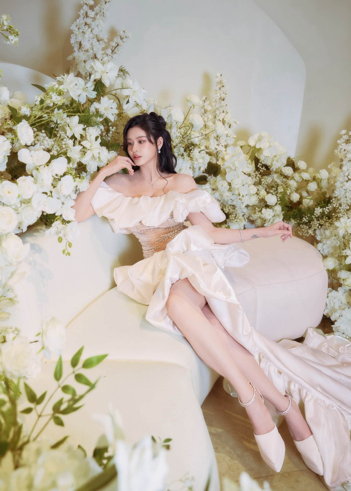 Trương Quỳnh Anh diện váy cưới lộng lẫy.