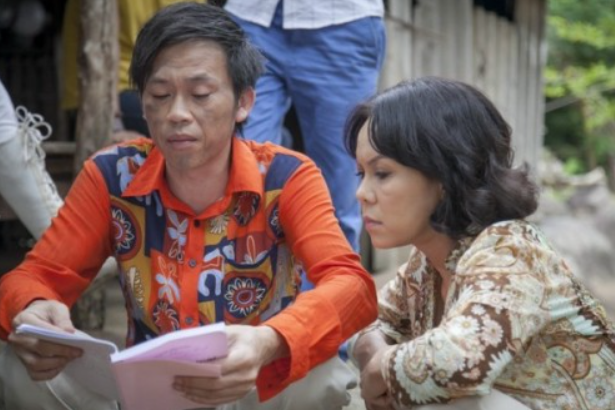 Giai đoạn 2015-2016 chứng kiến Việt Hương xuất hiện liên tục trong nhiều phim thương mại như Quý tử bất đắc dĩ, Trùm Cỏ và Tía tui là cao thủ. Ảnh: NSX.