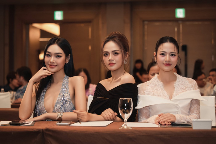 Những nữ diễn viên của Lửa trắng gây chú ý bởi sự đối lập giữa hình tượng trên màn ảnh và phong cách đời thường, đồng thời mỗi người đều sở hữu tuyến nhân vật và cá tính riêng. Ảnh: FBNV.