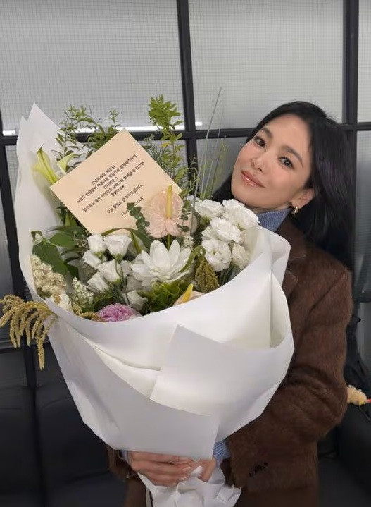 Nhan sắc của Song Hye Kyo khiến nhiều người khen ngợi.
