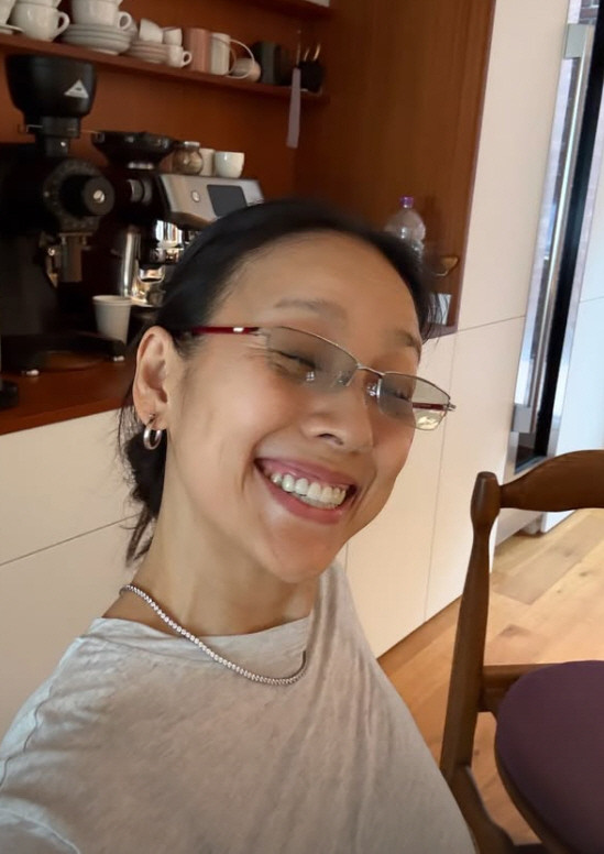 Lee Hyori cập nhật hình ảnh mới nhất với vẻ ngoài không son phấn cầu kỳ.