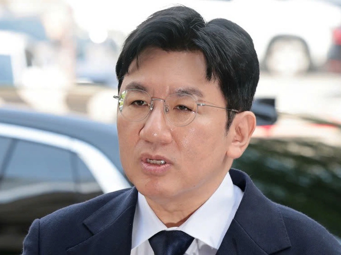 Phong tỏa tài sản hơn 100 tỷ won trong vụ điều tra Bang Si Hyuk Ảnh 1