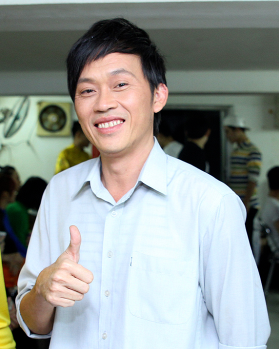 NSƯT Hoài Linh.