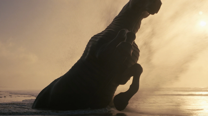 Hình tượng 'Ngựa thành Troy' được Christopher Nolan tái hiện theo cách khác biệt trong phim. Ảnh: NSX