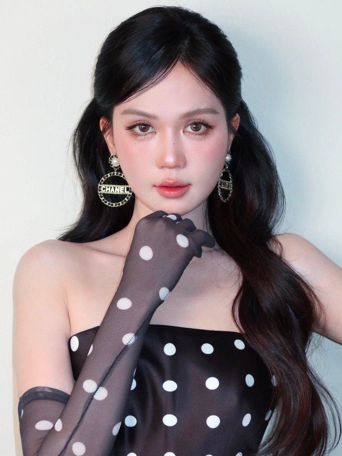 Ngọc Trinh có hai phim đạt doanh thu hơn 100 tỷ đồng là Chị Chị Em Em 2 và Chị Dâu. Ảnh: FBNV