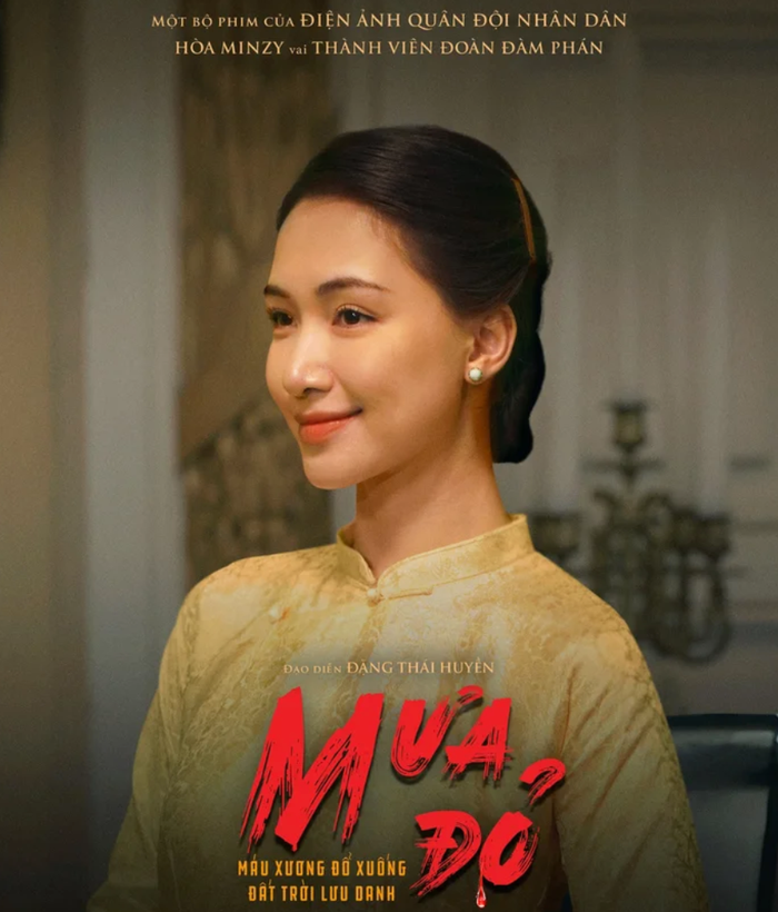 Hòa Minzy góp mặt trong Mưa Đỏ với vai thành viên đoàn đàm phán tại Hội nghị Paris năm 1972. Ảnh: NSX