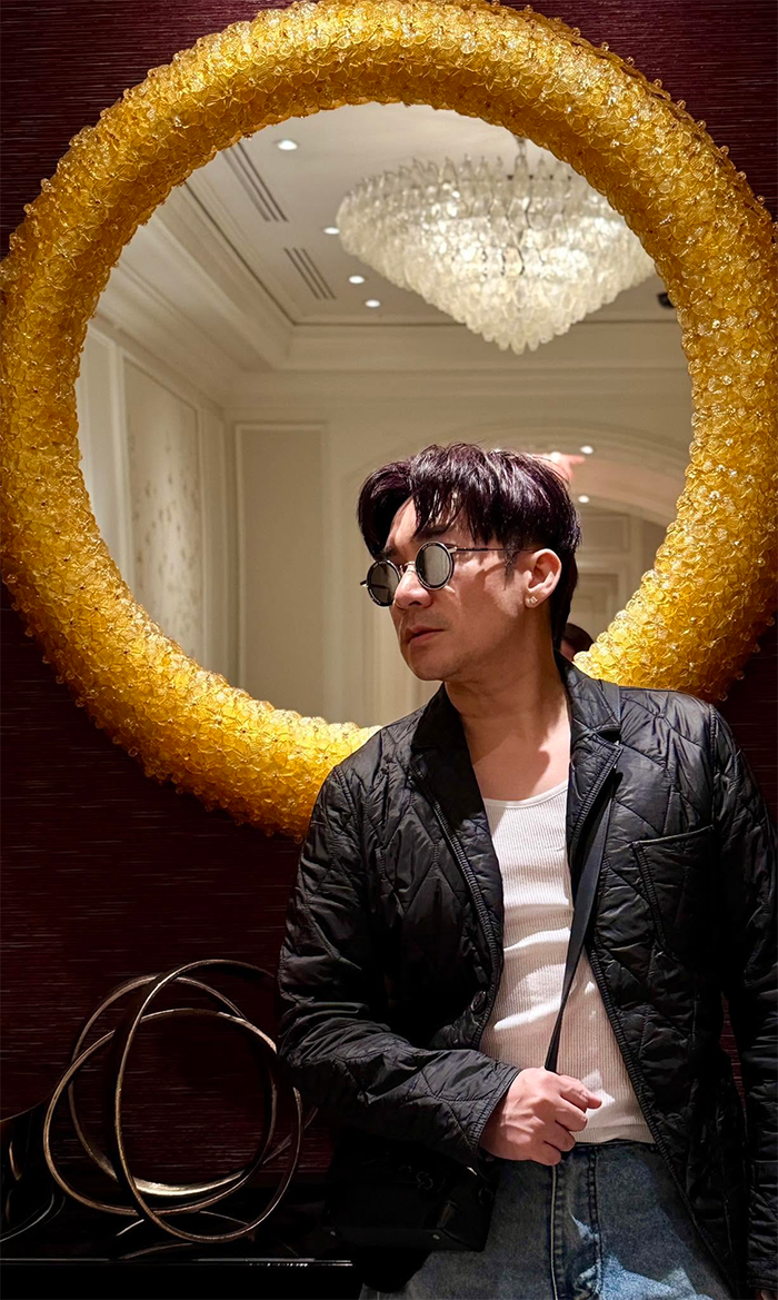 Giọng ca Ngỡ cũng thừa nhận ngoài đời, anh là người ít bộc lộ cảm xúc trực tiếp.