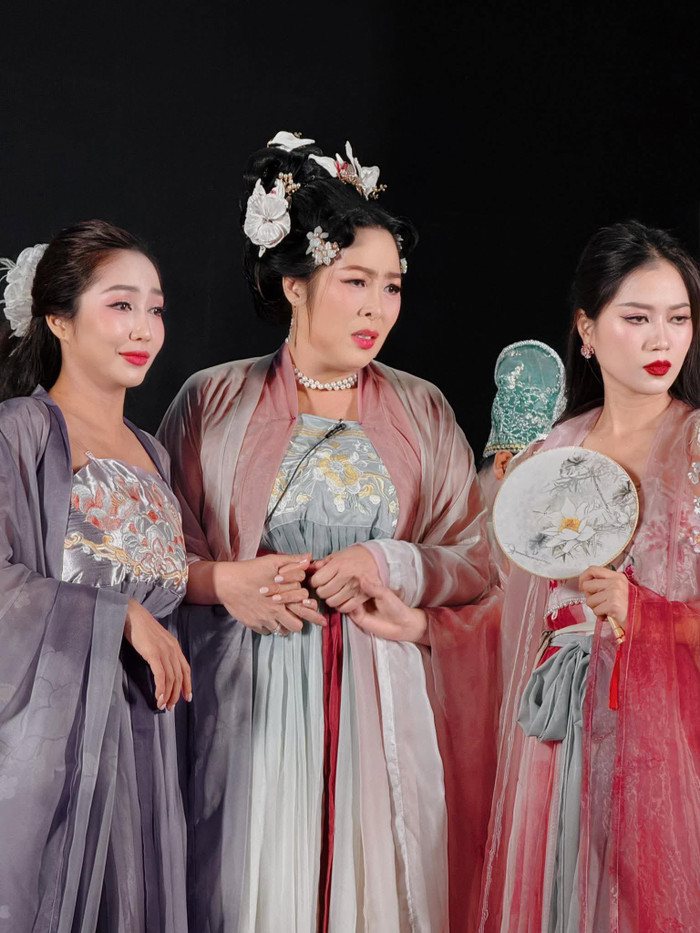 Hai cô trò nhiều lần tái hợp trên sân khấu nhưng chưa có phim điện ảnh chung. Ảnh: FBNV.