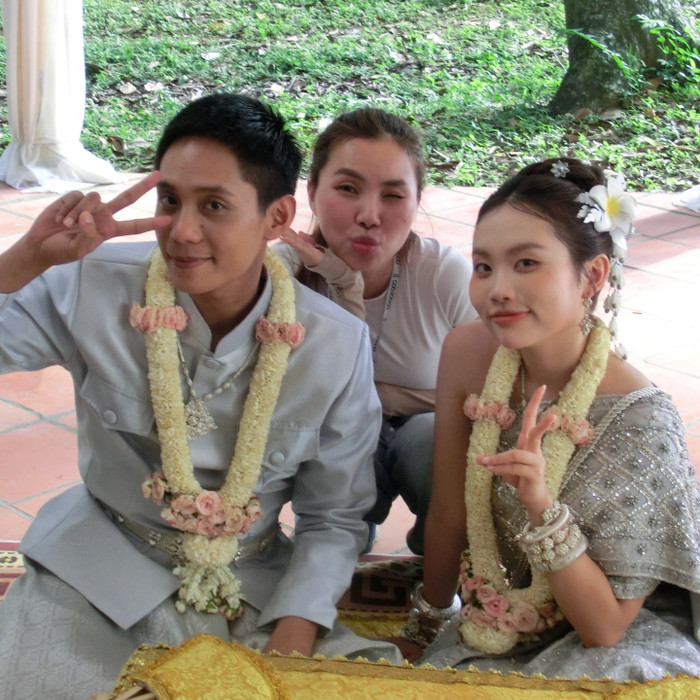 Chị gái đồng hành cùng Phương Mỹ Chi trong MV Thiên Đường Với Người Thương.