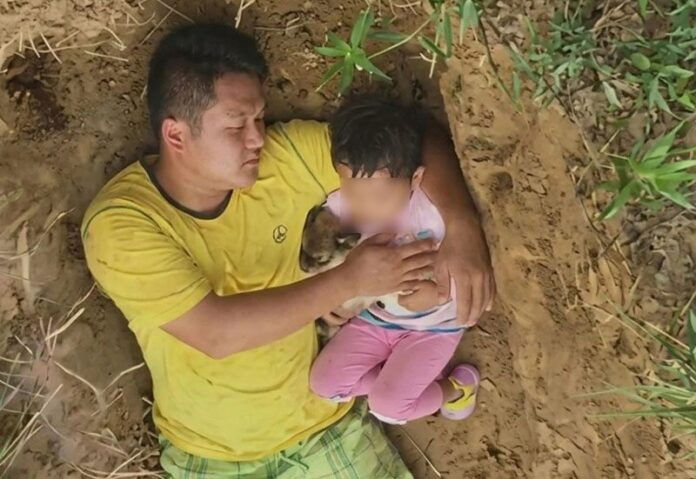 Người cha đào mộ sẵn cho con gái 2 tuổi bị bệnh hiểm nghèo, phép màu xảy ra sau đó Ảnh 1