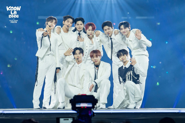 Wanna One tái hợp, lần đầu trở lại sân khấu KCON sau 8 năm Ảnh 2