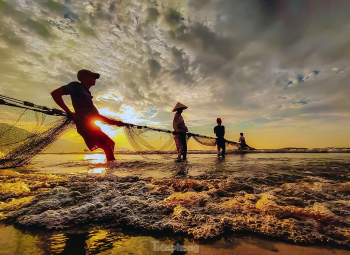 Bình minh trên biển Cửa Lò. Ảnh: báo Tiền Phong