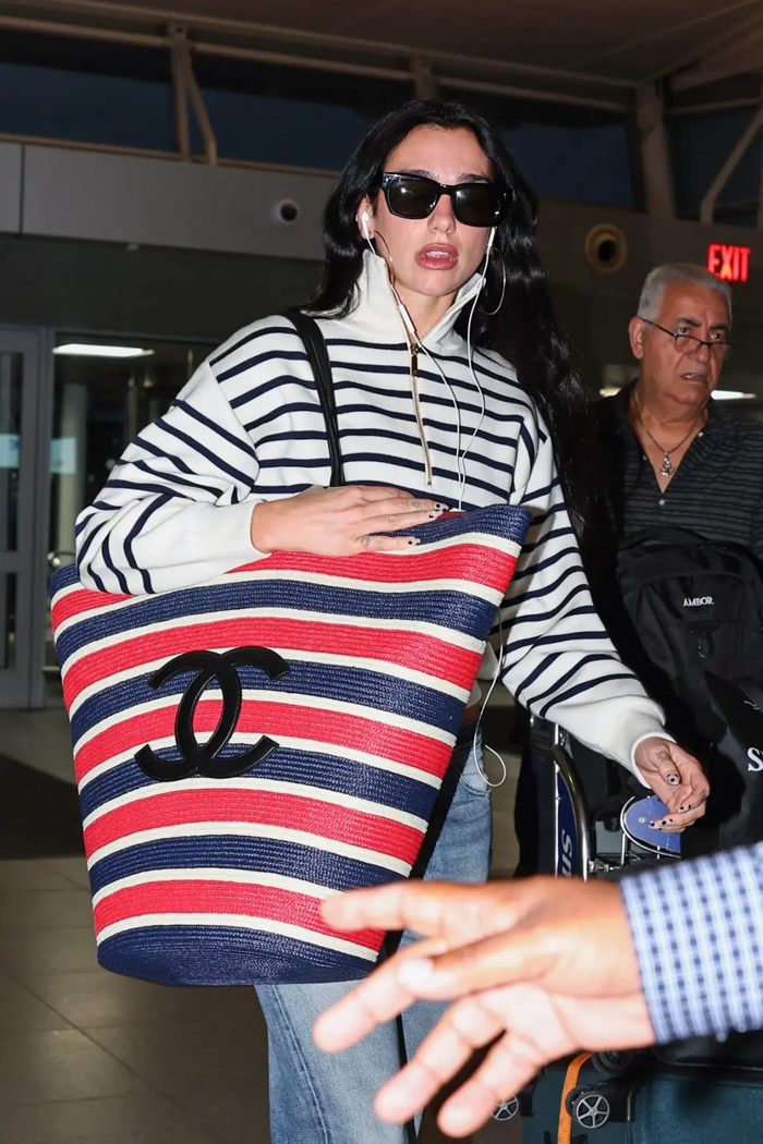 Hình ảnh của Dua Lipa nhanh chóng trở thành chủ đề được người hâm mộ bàn luận.