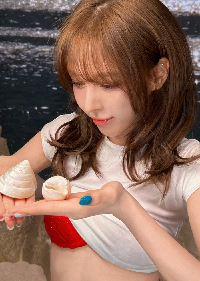 Wendy (Red Velvet) gây chú ý với phong cách đi biển táo bạo Ảnh 2