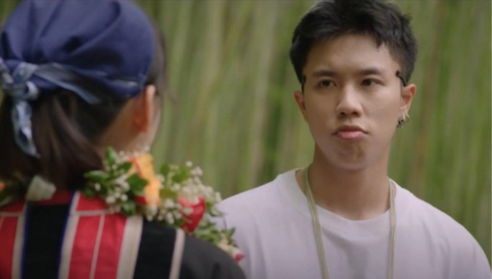 Long Vũ - con trai Vân Dung trong phim 'Đi giữa trời rực rỡ'. Ảnh: Cắt từ phim
