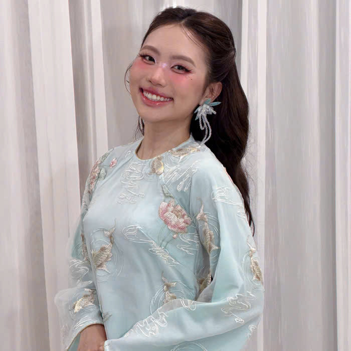Phương Mỹ Chi đang cho thấy cô có thể làm mới bản thân nhưng vẫn giữ được dấu ấn văn hóa vốn là thế mạnh.