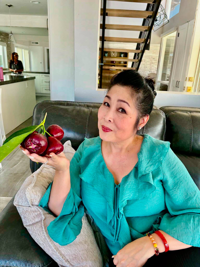 Sau tất cả những gì đã gây dựng cho sân khấu và điện ảnh Việt, Hồng Vân vẫn đang đi tìm những niềm vui mới trong nghề. Ảnh: FBNV&nbsp;