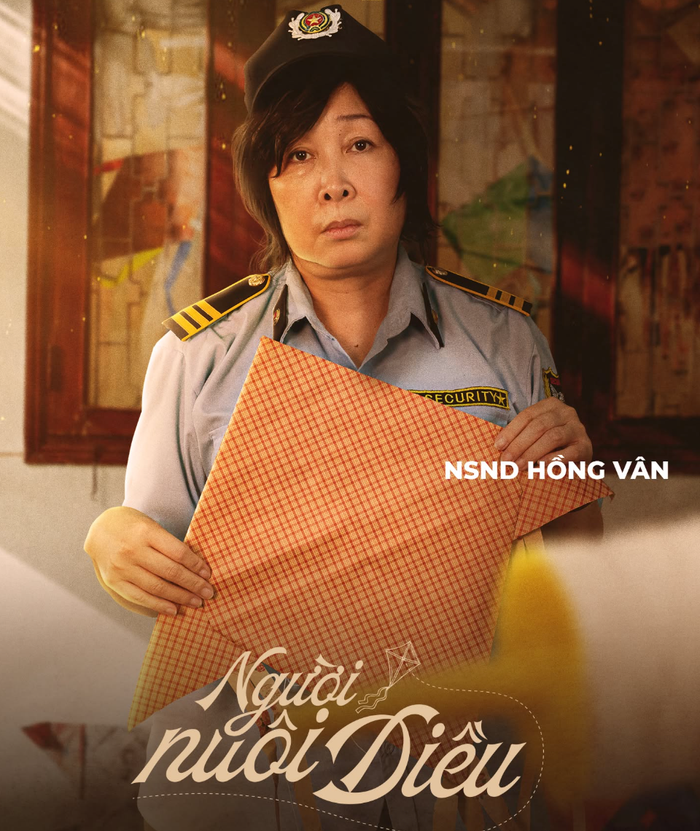 NSND Hồng Vân hóa thân thành bà Vỹ, người mẹ đơn thân có cuộc sống nhiều nhọc nhằn trong Người Nuôi Diều. Ảnh: NSX