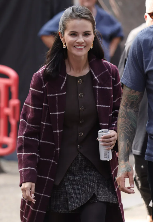 Selena Gomez trên phim trường ở London vào tháng 7. Ảnh: Getty