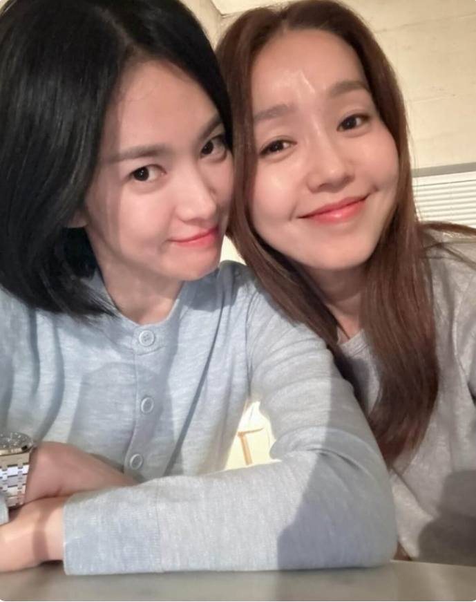 Mối quan hệ thân thiết của diên viên Song Hye Kyo và Lee Jin.&nbsp;