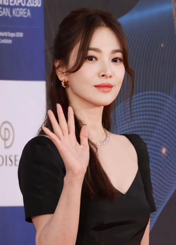 Song Hye Kyo sở hữu sự nghiệp rực rỡ tại Hàn Quốc ở tuổi ngoài 40.