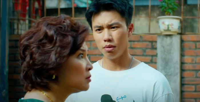 Không dừng ở những mảng miếng gây cười, nhân vật Khánh do Long Vũ đảm nhận còn có những chuyển biến về tâm lý.&nbsp;