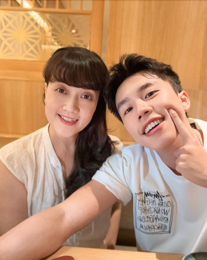 Nghệ sĩ Vân Dung cũng góp mặt trong Mùa Hè Năm Ấy nhưng cả hai không đóng vai mẹ con trên màn ảnh.&nbsp;