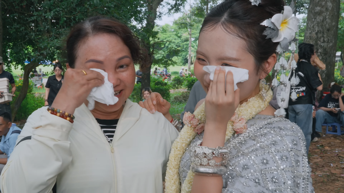Phương Mỹ Chi bật khóc khi lần đầu 'lấy chồng', mẹ ruột tuyên bố đúng một câu Ảnh 3