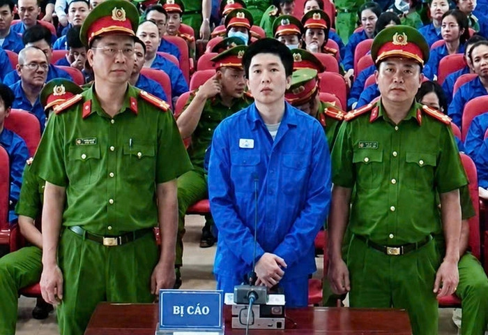 Ca sĩ Chi Dân tại điểm cầu Trại tạm giam Chí Hòa (T30) - Ảnh chụp màn hình: QUANG ĐỊNH&nbsp;