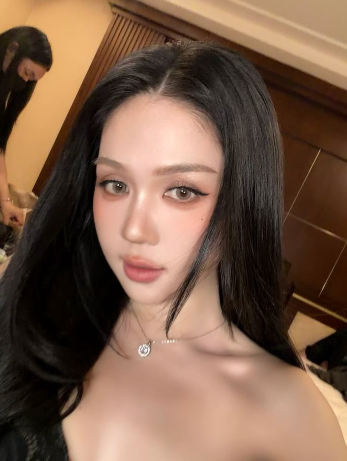 Ngọc Trinh cho rằng, tình yêu của cô ở thời điểm này cần hành động thiết thực hơn là lời nói ngọt ngào, hoa mỹ.