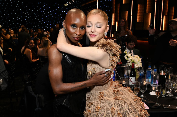 Ariana Grande gây sốt khi mời Cynthia Erivo lên sân khấu tái hiện Wicked Ảnh 2