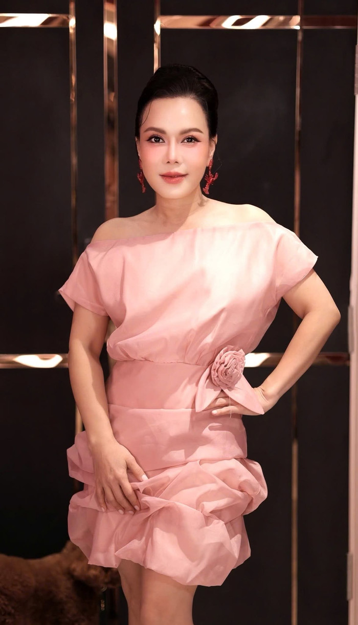 Từ sân khấu kịch, Việt Hương từng bước chinh phục hài kịch, truyền hình và điện ảnh. Ảnh: FBNV.