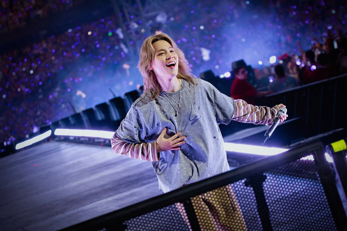 Hành động 'gây sốt' của Jimin với một khán giả nhí mắc bệnh hiểm nghèo Ảnh 4