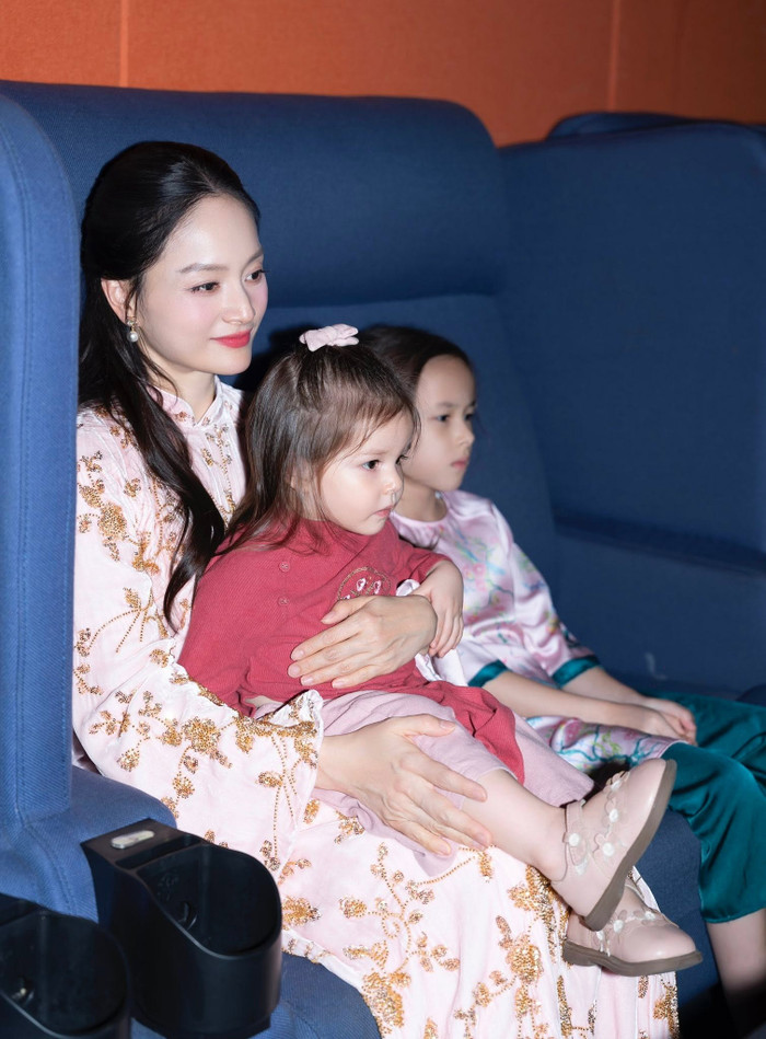 Sau những biến động, Lan Phương lựa chọn nhìn về hiện tại bằng hai chữ 'hạnh phúc' và 'bình yên', dù hành trình phía trước vẫn còn nhiều vất vả. Ảnh: FBNV.