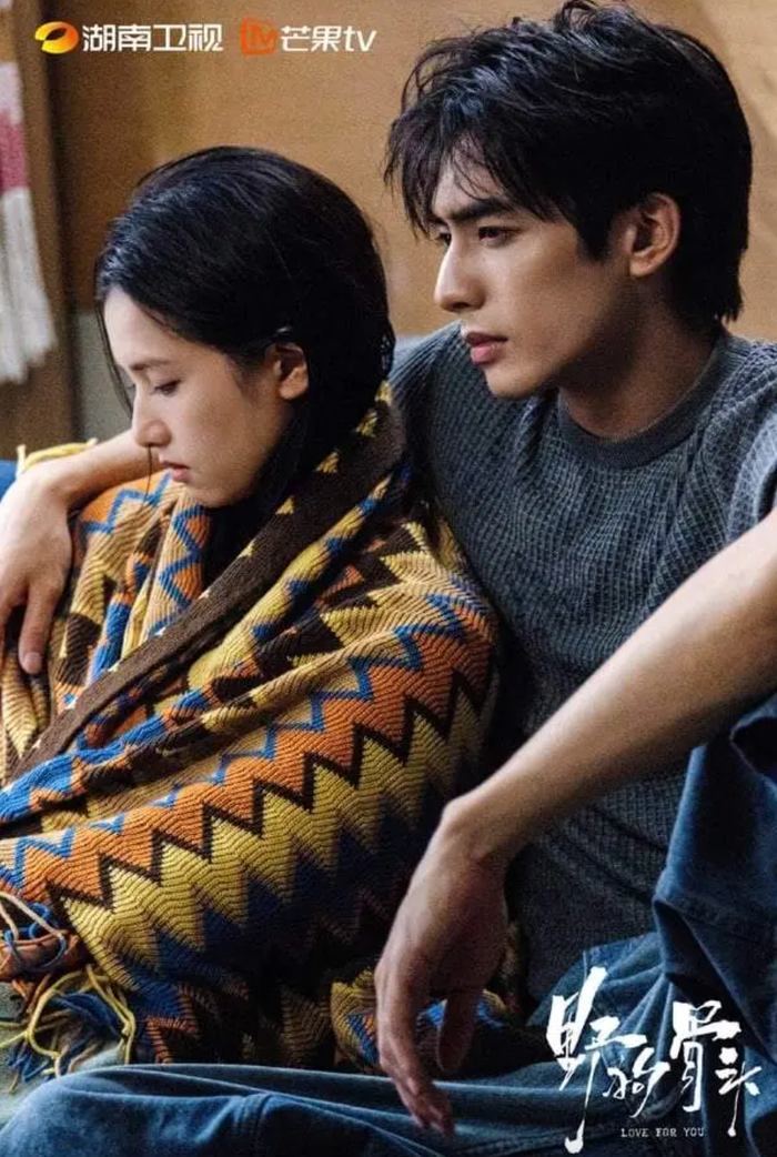 Chó Hoang và Xương được đánh giá là một trong những bộ phim tình cảm đáng xem của mùa hè năm nay. Ảnh: Mango TV