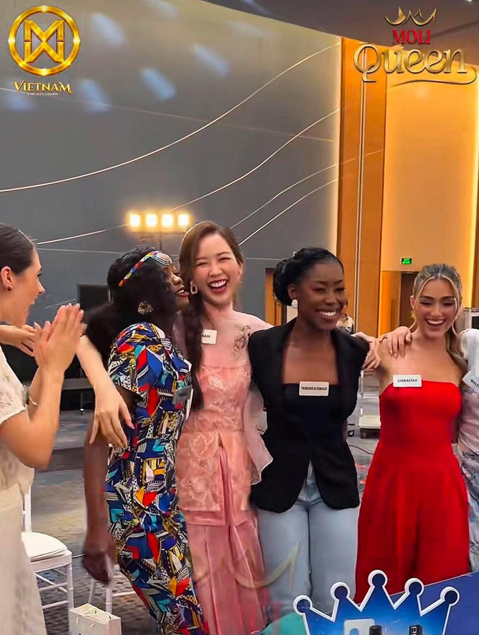 Bảo Ngọc vui mừng khi giành chiến thắng cùng team tại thử thách Head Chef Beauty thuộc khuôn khổ Miss World. (Ảnh chụp màn hình từ TikTok Moli Queen)