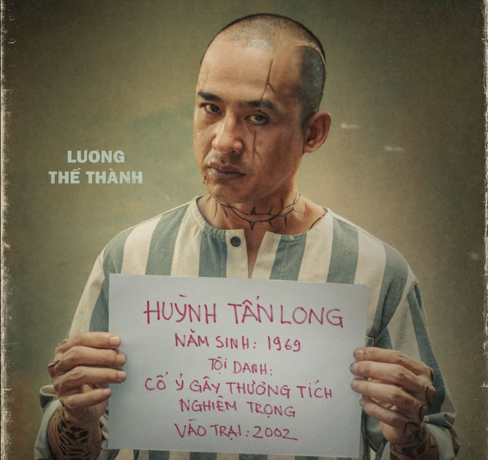 Tạo hình phạm nhân của Lương Thế Thành nhanh chóng thu hút sự chú ý, kéo theo nhiều bình luận từ khán giả. (Ảnh: FBNV)