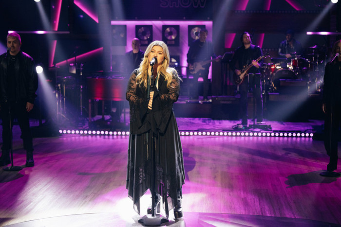 Kelly Clarkson cấm các con xem bộ phim cô đóng Ảnh 2