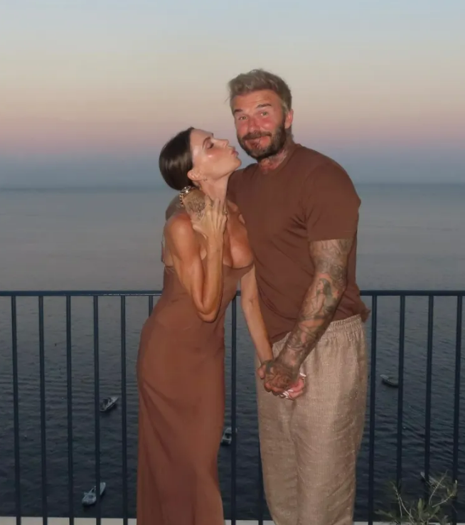 Victoria và David Beckham tại Portofino. Ảnh: IGNV