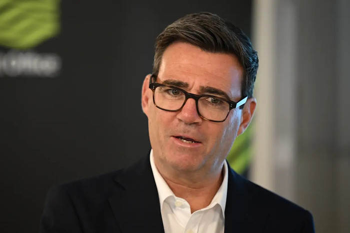 Theo các báo cáo, Thủ tướng Anh Andy Burnham đã trao đổi tin nhắn với một người mạo danh Chánh văn phòng của Tổng thống Mỹ Donald Trump&nbsp;(Ảnh: Finnbarr Webster/Getty Images).